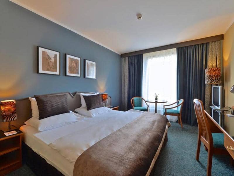 tsjechie-praag-en-omstreken-praag-plaza-prague-ji-371758_1