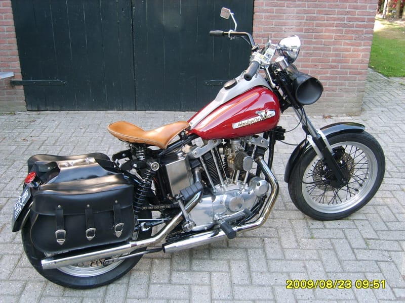 Harley-Davidson-XL1000-uit-1974-kenteken-op-1960