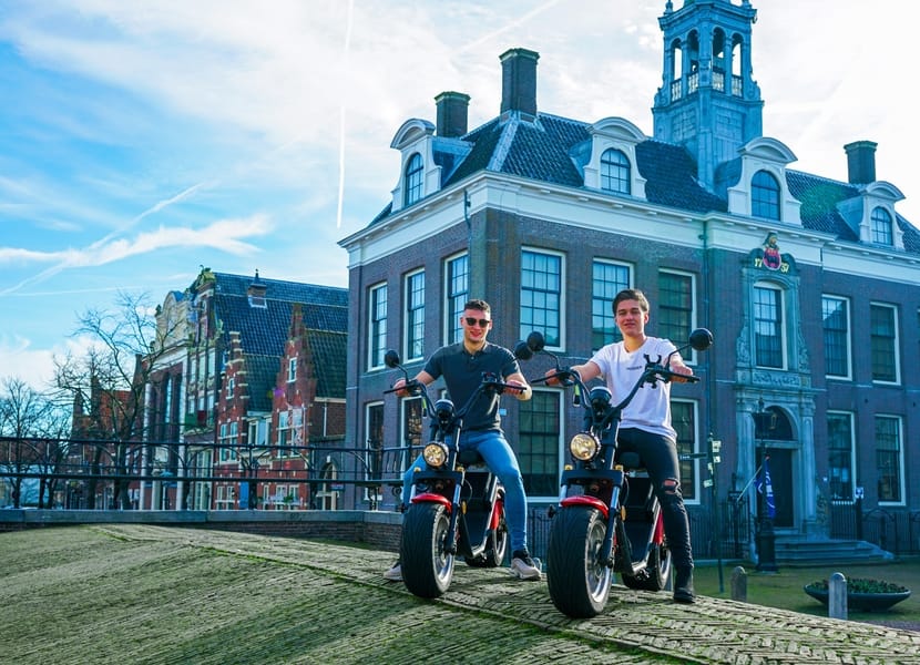 Verken Volendam op een E Scooter