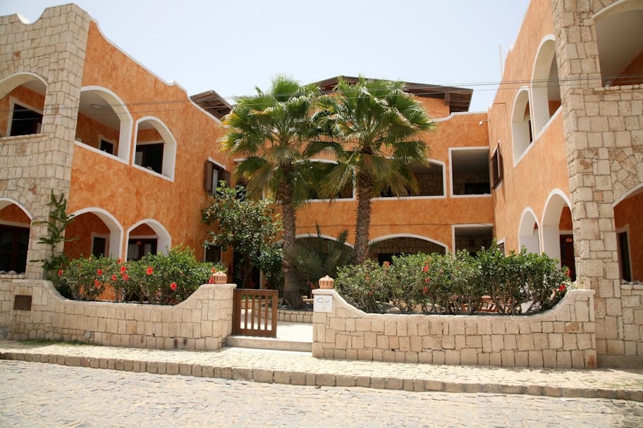 aHR0cHM6Ly9jZG4uaW1hZ2VzLnR1aS90dWktaW1hZ2VzLzQyN2Q3OGIwZWMxMGY3MDBhMDA0NTJmNzYyMTkzMzFhLmpwZz8mdz0xMDgwJmg9NjA4JmZtPWpwZyZmbD1wcm9ncmVzc2l2ZQ