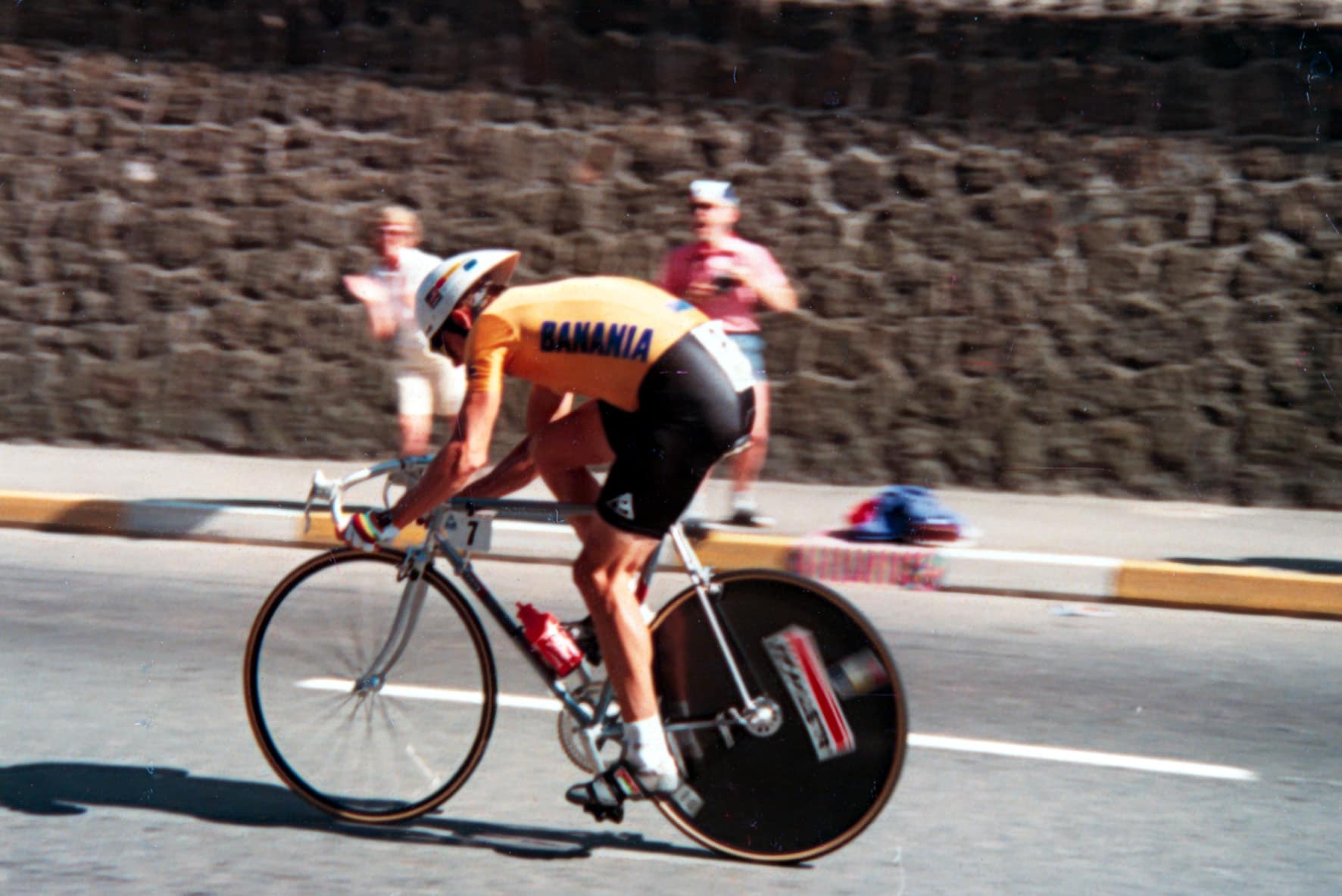 1986 Tour de France rider in green-and-white kit attacks on the road during stage 19 at Saint-Étienne